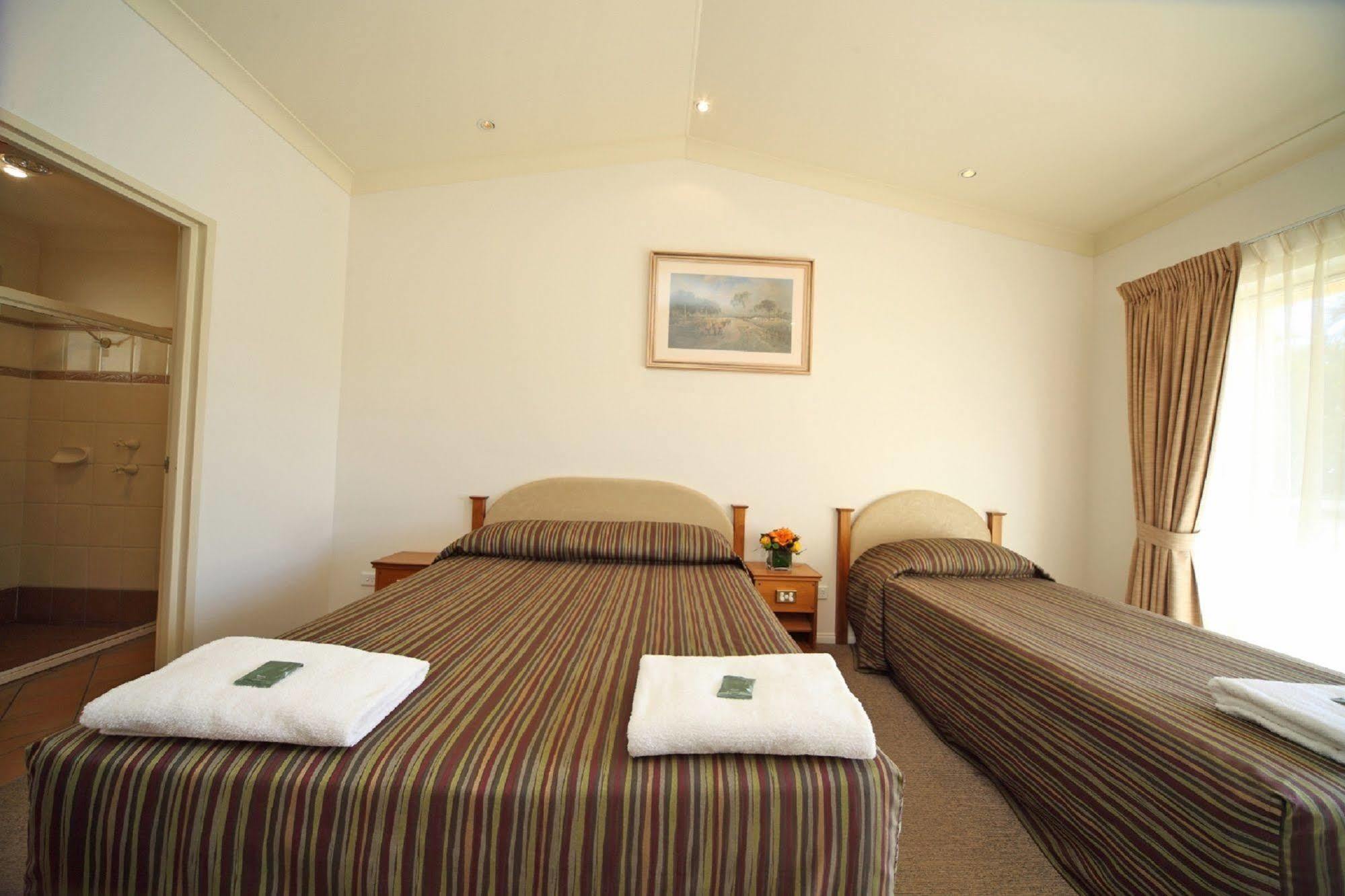 Emerald Explorers Inn Eksteriør bilde